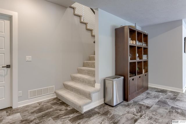 18244 Cheyenne Road, Omaha, NE 68136