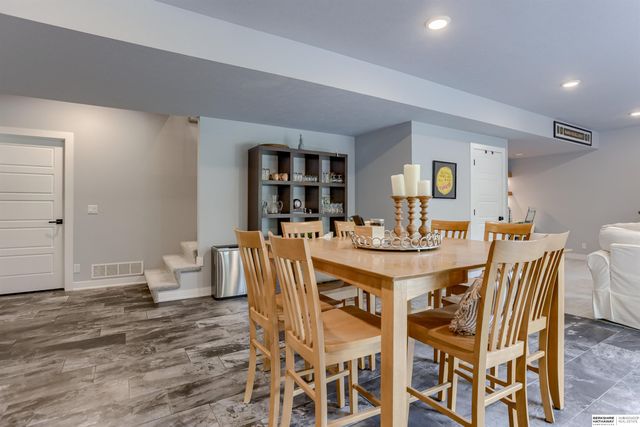 18244 Cheyenne Road, Omaha, NE 68136