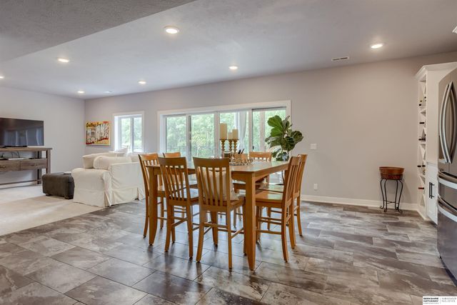 18244 Cheyenne Road, Omaha, NE 68136