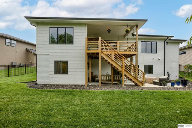 18244 Cheyenne Road, Omaha, NE 68136