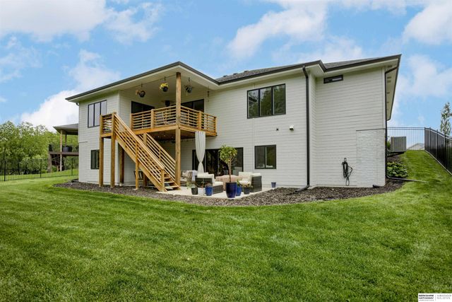 18244 Cheyenne Road, Omaha, NE 68136