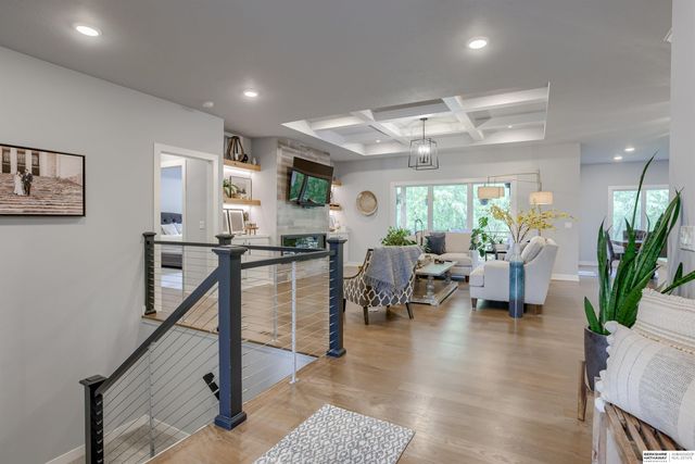 18244 Cheyenne Road, Omaha, NE 68136