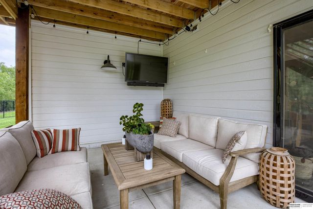 18244 Cheyenne Road, Omaha, NE 68136