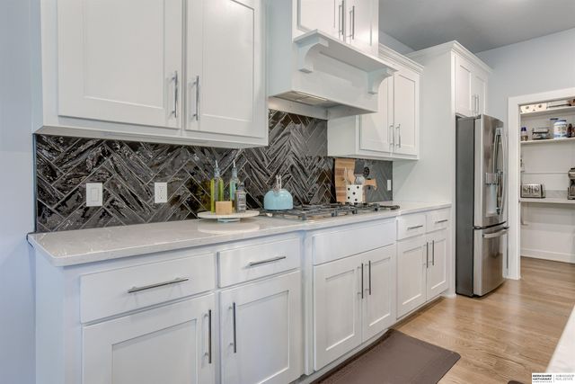 18244 Cheyenne Road, Omaha, NE 68136