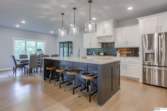 18244 Cheyenne Road, Omaha, NE 68136