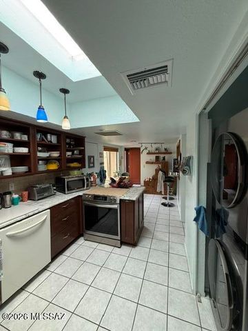 1981 N Camino Alicante, Tucson, AZ 85715