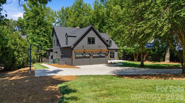19624 Meta Road, Cornelius, NC 28031