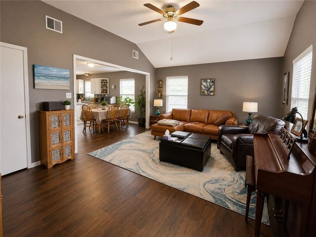 406 Bayview Blvd, Portland, TX 78374