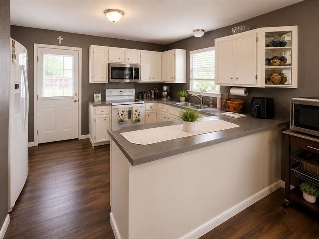 406 Bayview Blvd, Portland, TX 78374