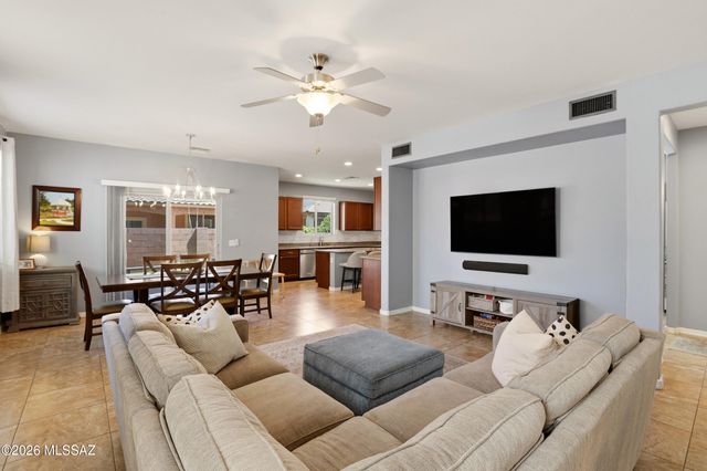 686 W Calle Ocarina, Sahuarita, AZ 85629