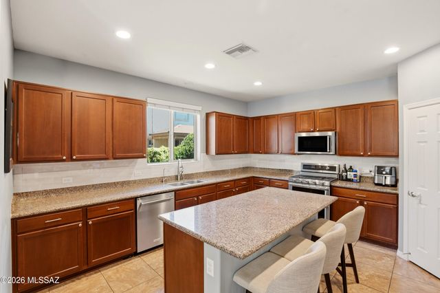 686 W Calle Ocarina, Sahuarita, AZ 85629