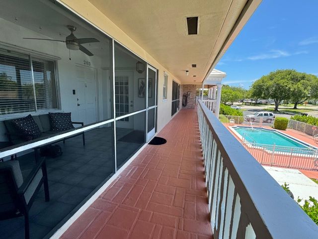 2141 NE 68th Street 203, Fort Lauderdale, FL 33308