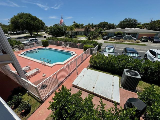 2141 NE 68th Street 203, Fort Lauderdale, FL 33308