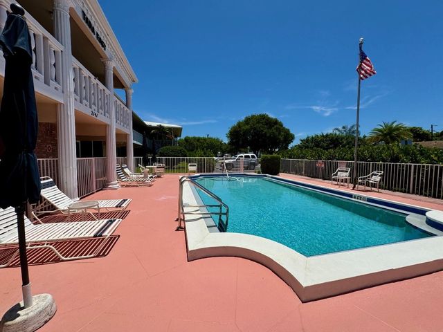 2141 NE 68th Street 203, Fort Lauderdale, FL 33308