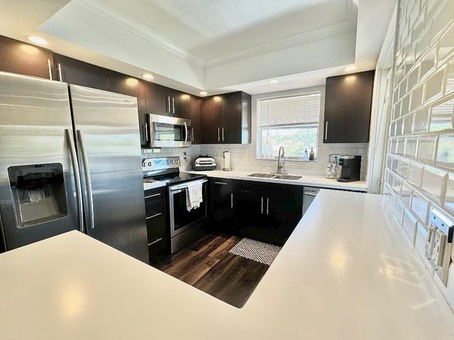 2141 NE 68th Street 203, Fort Lauderdale, FL 33308