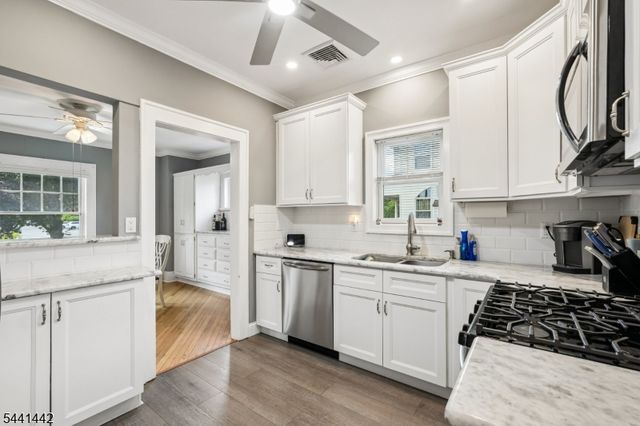 377 Hollywood Ave, Fairfield Twp., NJ 07004