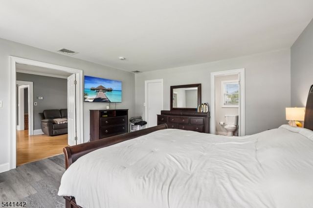 377 Hollywood Ave, Fairfield Twp., NJ 07004