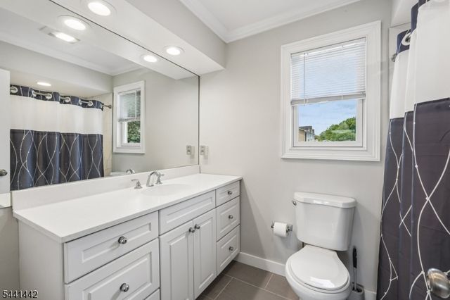 377 Hollywood Ave, Fairfield Twp., NJ 07004