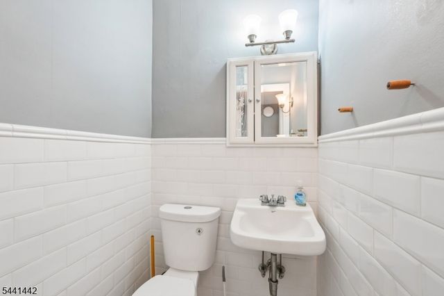 377 Hollywood Ave, Fairfield Twp., NJ 07004