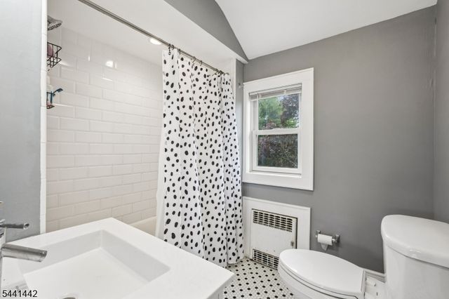 377 Hollywood Ave, Fairfield Twp., NJ 07004