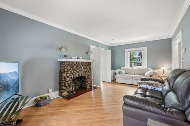 377 Hollywood Ave, Fairfield Twp., NJ 07004
