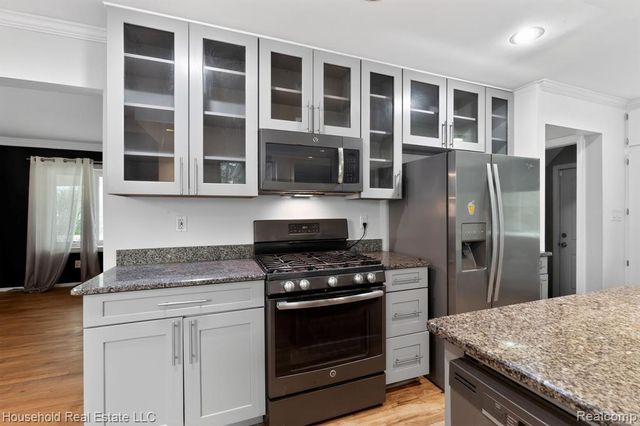 17101 Anna Street, Southfield, MI 48075