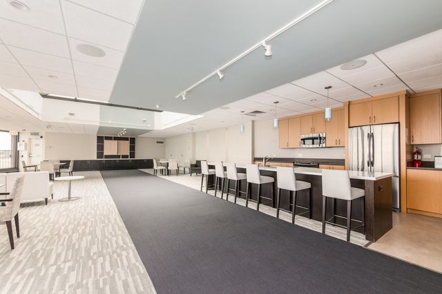 6007 N Sheridan Road 25D, Chicago, IL 60660