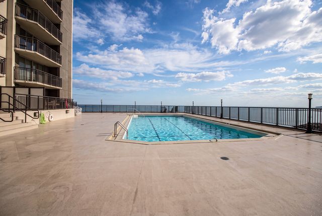 6007 N Sheridan Road 25D, Chicago, IL 60660