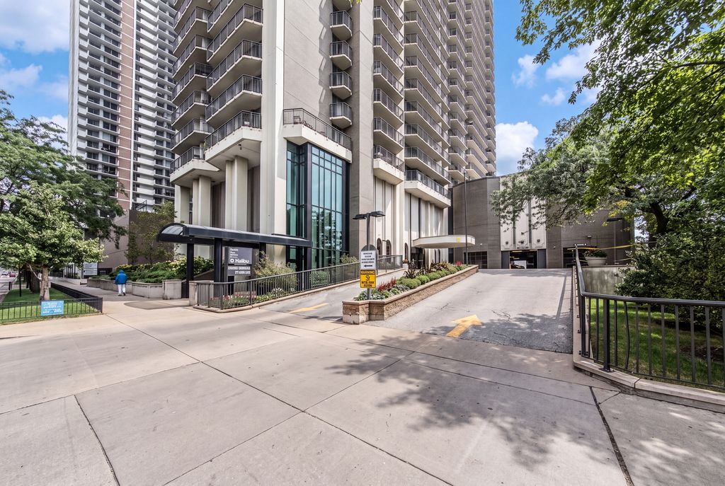 6007 N Sheridan Road 25D, Chicago, IL 60660