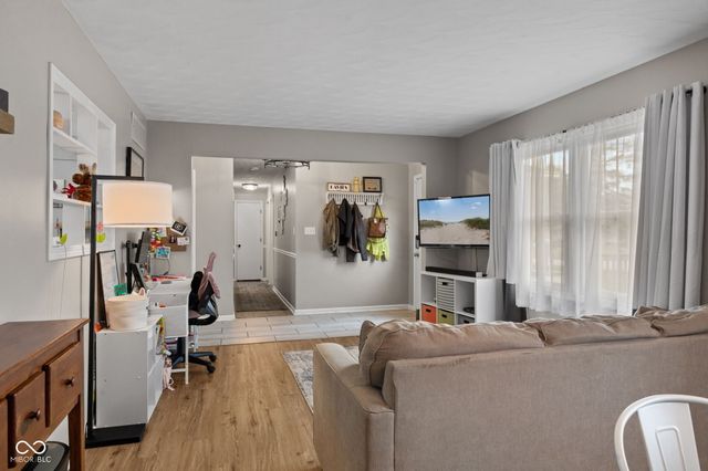 801 S Restin Road, Greenwood, IN 46142