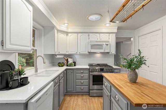 14220 Crown Point Pl NW Place NW, Silverdale, WA 98383