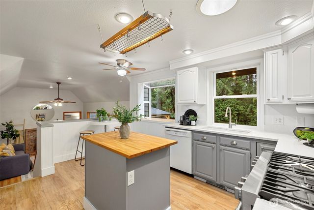 14220 Crown Point Pl NW Place NW, Silverdale, WA 98383