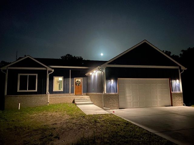 2821 E Mantane Ct, Wichita, KS 67219