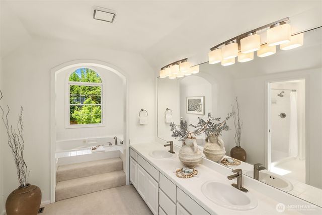 7670 80th Place SE, Mercer Island, WA 98040