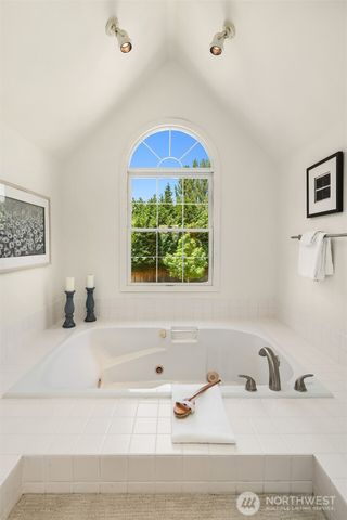 7670 80th Place SE, Mercer Island, WA 98040