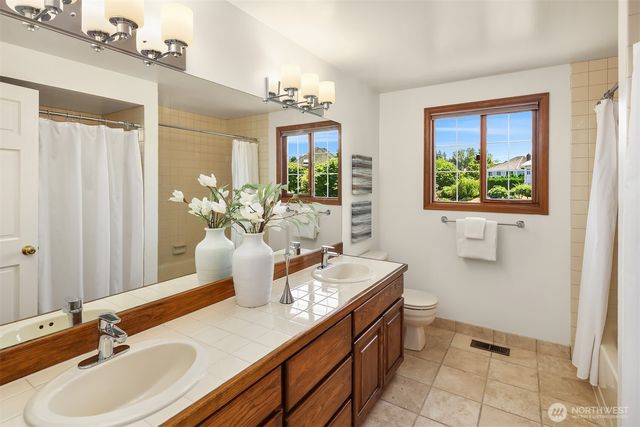 7670 80th Place SE, Mercer Island, WA 98040