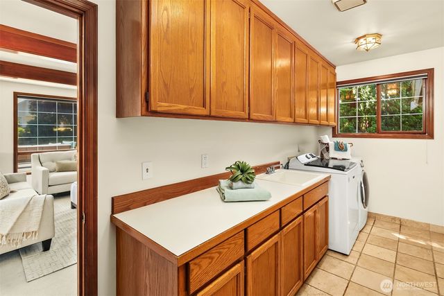 7670 80th Place SE, Mercer Island, WA 98040