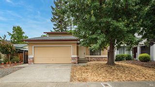 360 Raven Ct, Healdsburg, CA 95448