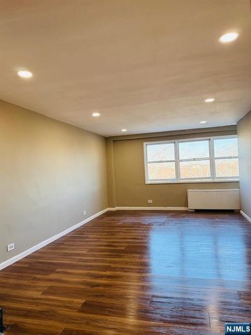 39 E 39th Street 6D, Paterson, NJ 07514