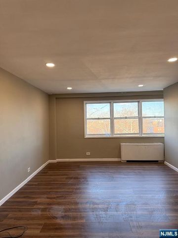 39 E 39th Street 6D, Paterson, NJ 07514