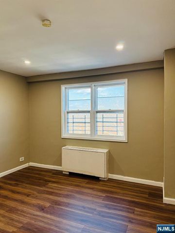 39 E 39th Street 6D, Paterson, NJ 07514