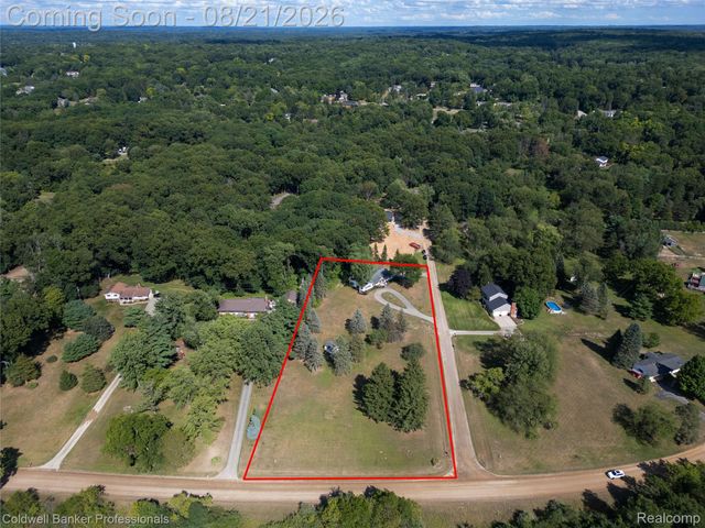 1500 Duff Lane, Milford Charter Township, MI 48381