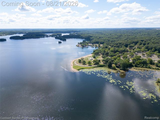 1500 Duff Lane, Milford Charter Township, MI 48381