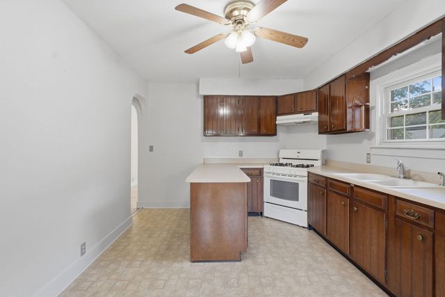 2202 44th Street, Moline, IL 61265