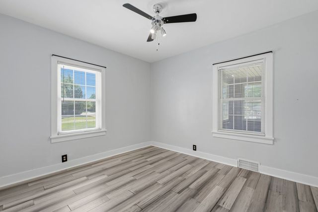 2202 44th Street, Moline, IL 61265