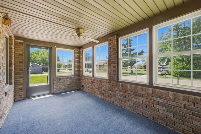 2202 44th Street, Moline, IL 61265