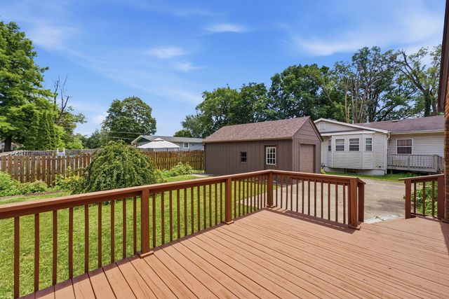 2202 44th Street, Moline, IL 61265