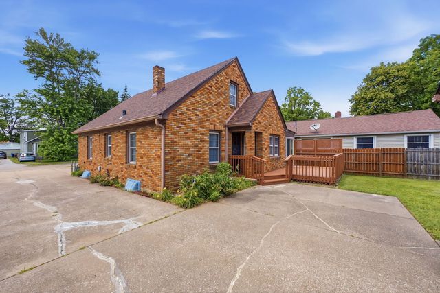 2202 44th Street, Moline, IL 61265