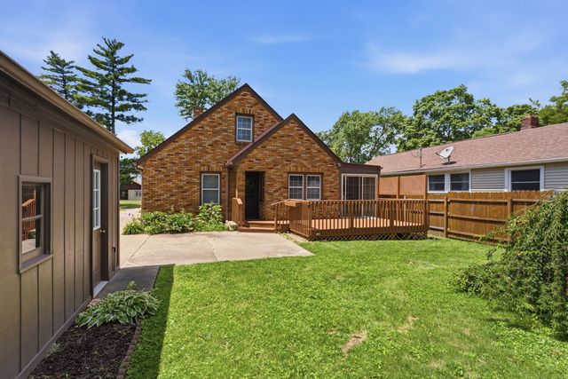 2202 44th Street, Moline, IL 61265