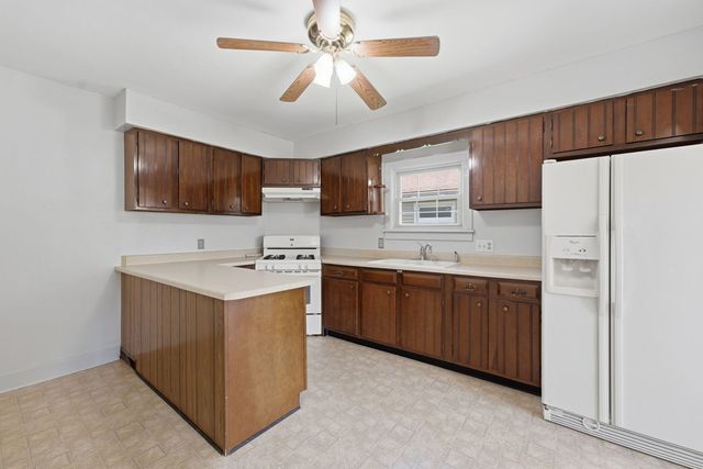 2202 44th Street, Moline, IL 61265
